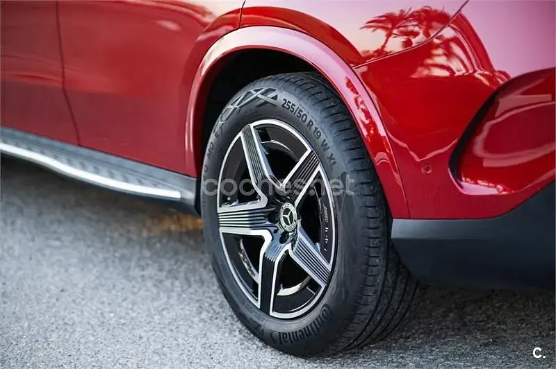 Usado Mercedes GLC300 269 CV (197 kW) 2025 Rojo SUV