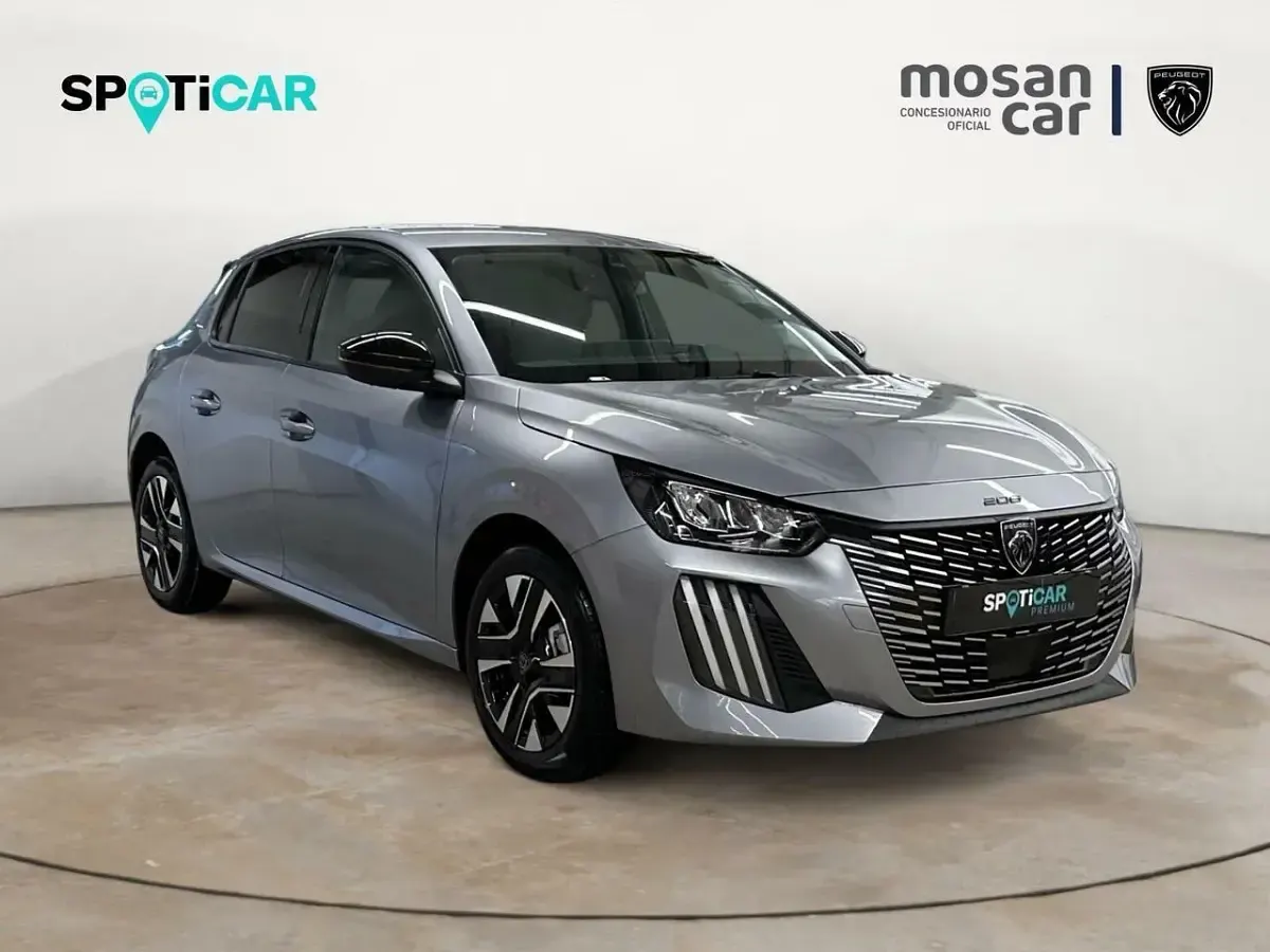 Usado Peugeot 208 Allure 101 CV (74 kW) 2024 Gris Utilitario