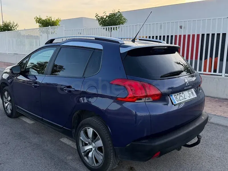 Usado Peugeot 2008 Allure 120 CV (88 kW) 2015 Azul SUV