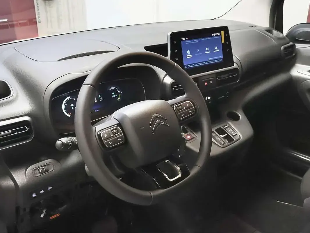 Usado Citroën Berlingo Shine 100 kW (136 CV) 2023 Blanco Monovolumen