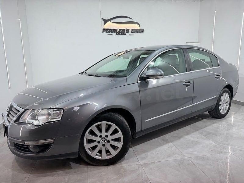 Usado VW Passat Trendline 140 CV (102 kW) 2007 Gris / plata Berlina