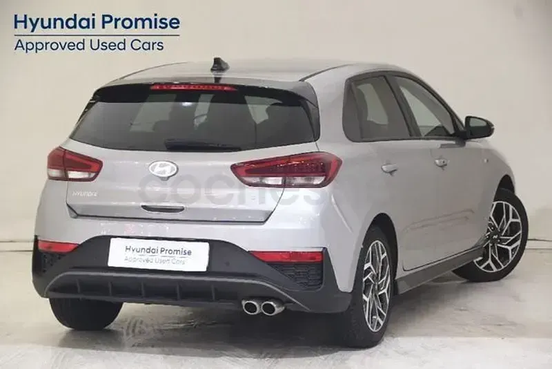 Usado Hyundai i30 N Line 96 CV (70 kW) 2025 Gris / plata Berlina