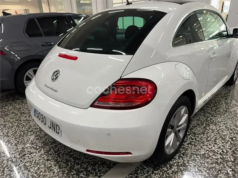Usado VW Beetle Design 110 CV (80 kW) 2016 Blanco Utilitario