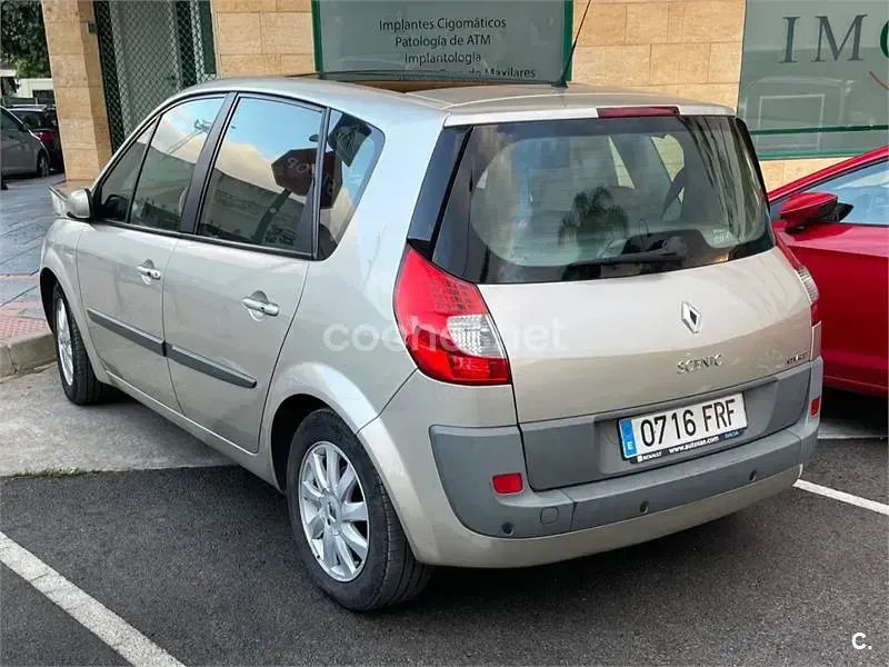 Usado Renault Scénic Privilege 150 CV (110 kW) 2007 Beige Monovolumen