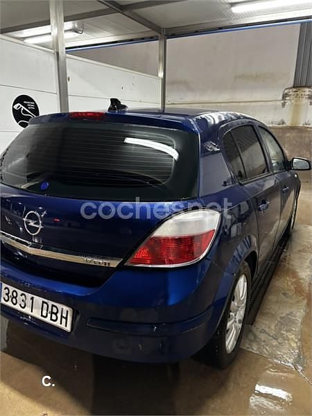 Usado Opel Astra Cosmo 100 CV (73 kW) 2004 Azul Berlina