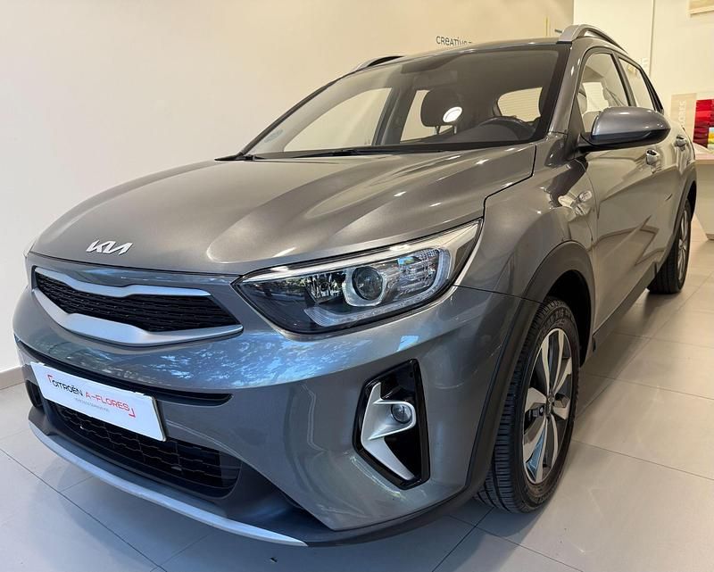 Usado Kia Stonic 84 CV (61 kW) 2023 Gris SUV