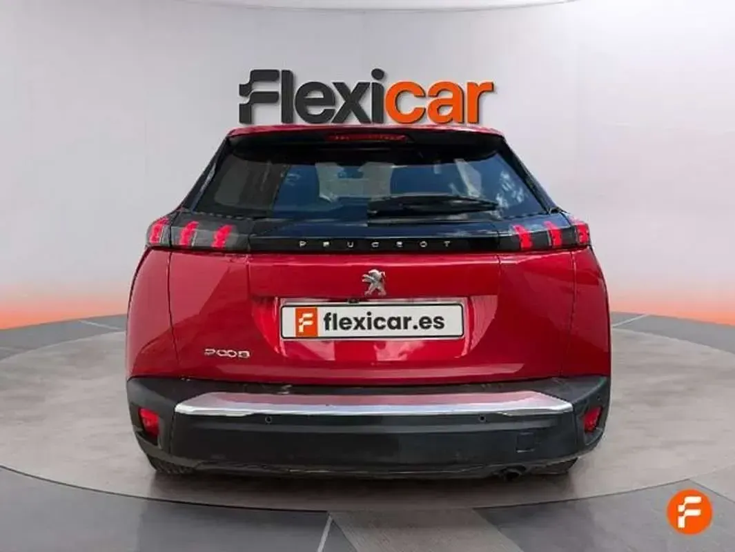 Usado Peugeot 2008 Active 101 CV (74 kW) 2023 Rojo SUV