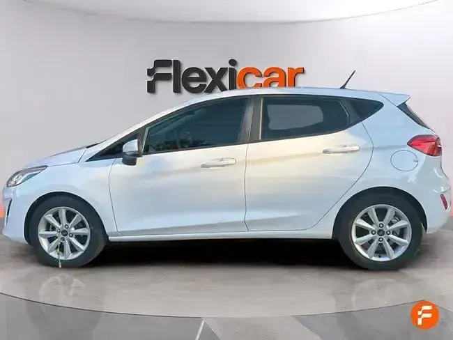 Usado Ford Fiesta Trend 100 CV (73 kW) 2017 Blanco Utilitario