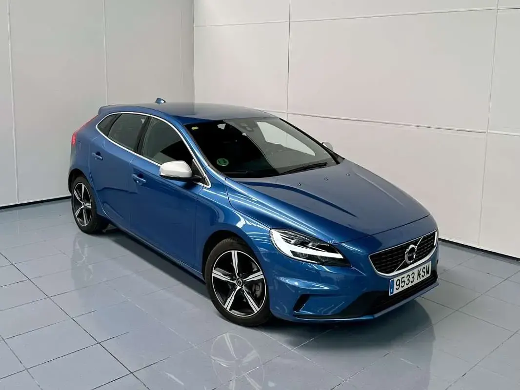 Usado Volvo V40 R-Design Momentum 152 CV (111 kW) 2018 Azul Utilitario