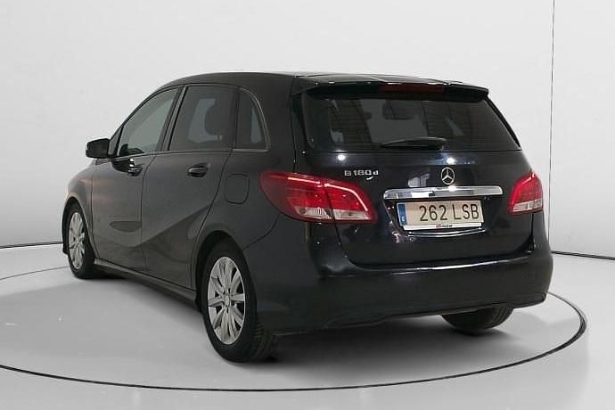 Usado Mercedes B180 Style 109 CV (80 kW) 2017 Monovolumen