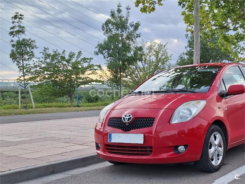 Rojo Usado 2007 Toyota Yaris Sol Berlina | 5250 € (Precio justo) - Imagen 1/4