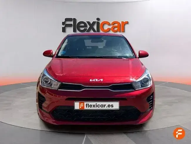 Usado Kia Rio 100 CV (73 kW) 2021 Rojo Berlina