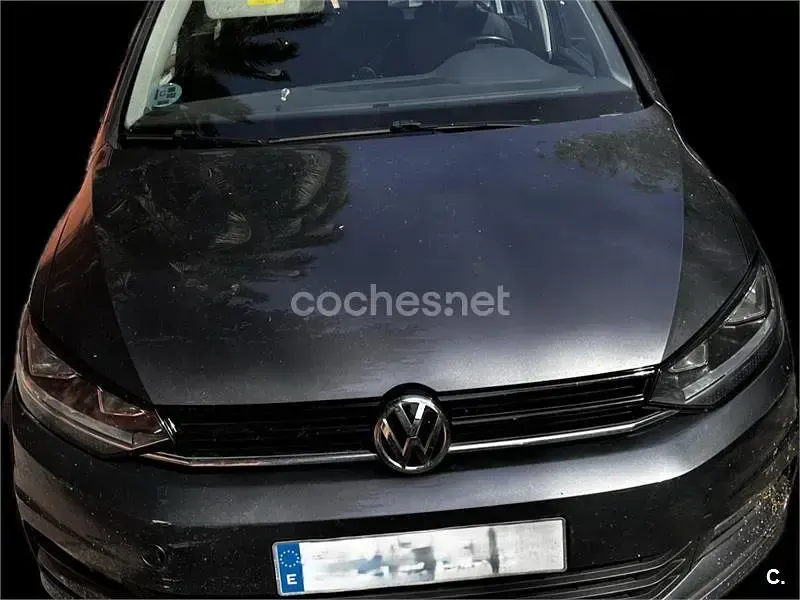 Usado VW Touran Edition 110 CV (80 kW) 2017 Gris / plata Monovolumen