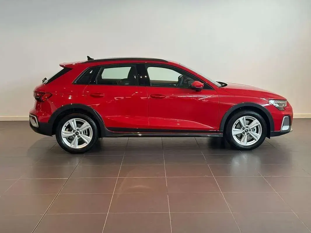 Usado Audi A3 150 CV (110 kW) 2025 Rojo SUV