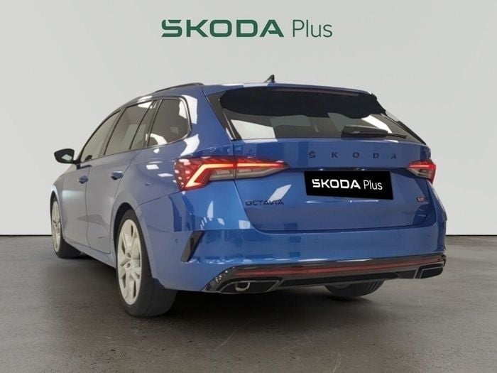 Azul Usado 2024 Skoda Octavia RS Familiar | 38.990 € (Precio justo) - Imagen 1/4