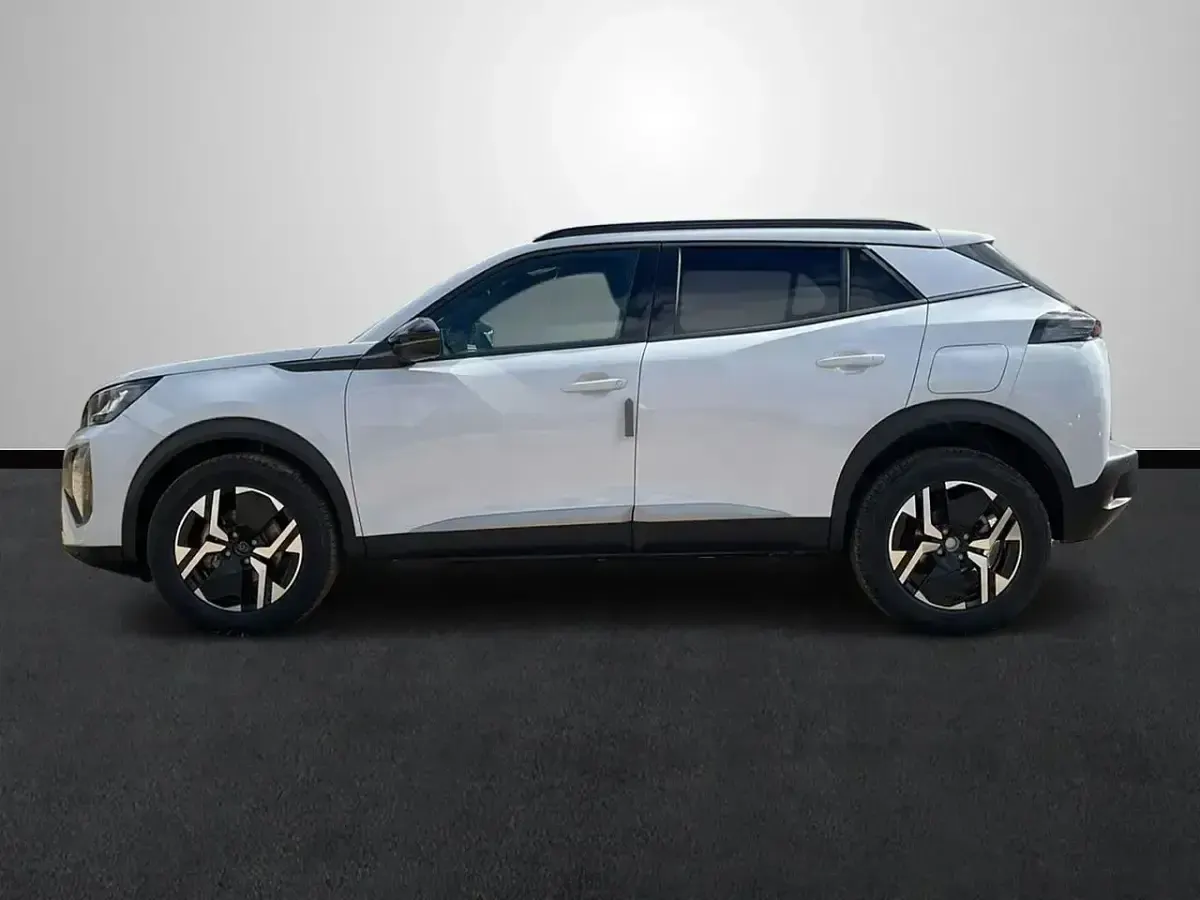 Usado Peugeot 2008 Allure Turbo 130 CV (95 kW) 2024 Gris SUV