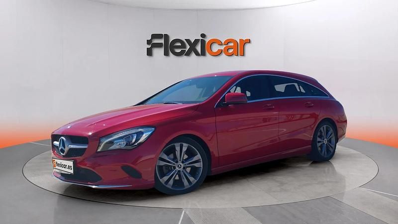 Usado Mercedes CLA220 Shooting Brake 177 CV (130 kW) 2017 Rojo Familiar