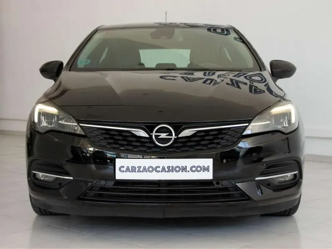 Usado Opel Astra Design & Tech 110 CV (80 kW) 2022 Negro Utilitario