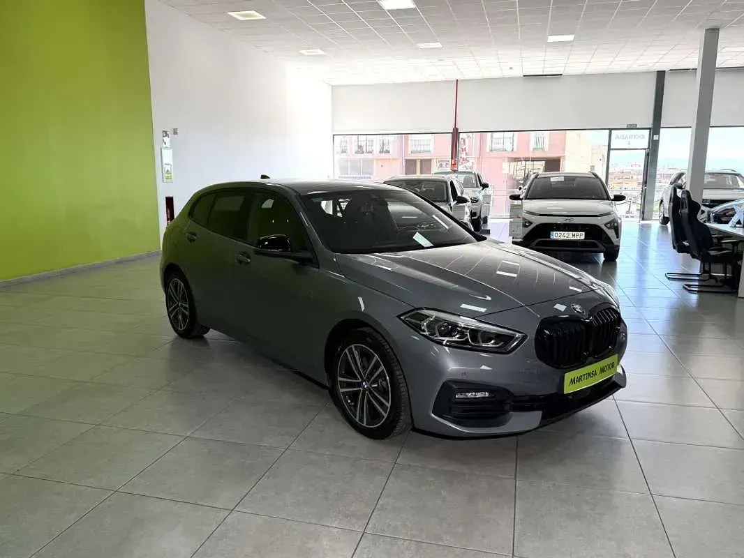 Usado BMW 118 150 CV (110 kW) 2022 Gris Utilitario