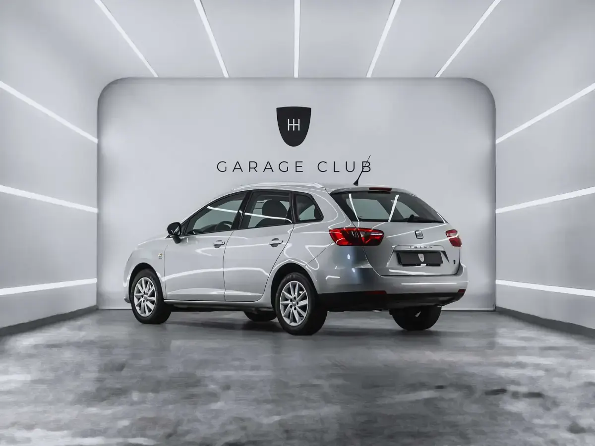 Usado Seat Ibiza ST Style 105 CV (77 kW) 2013 Gris / plata Familiar
