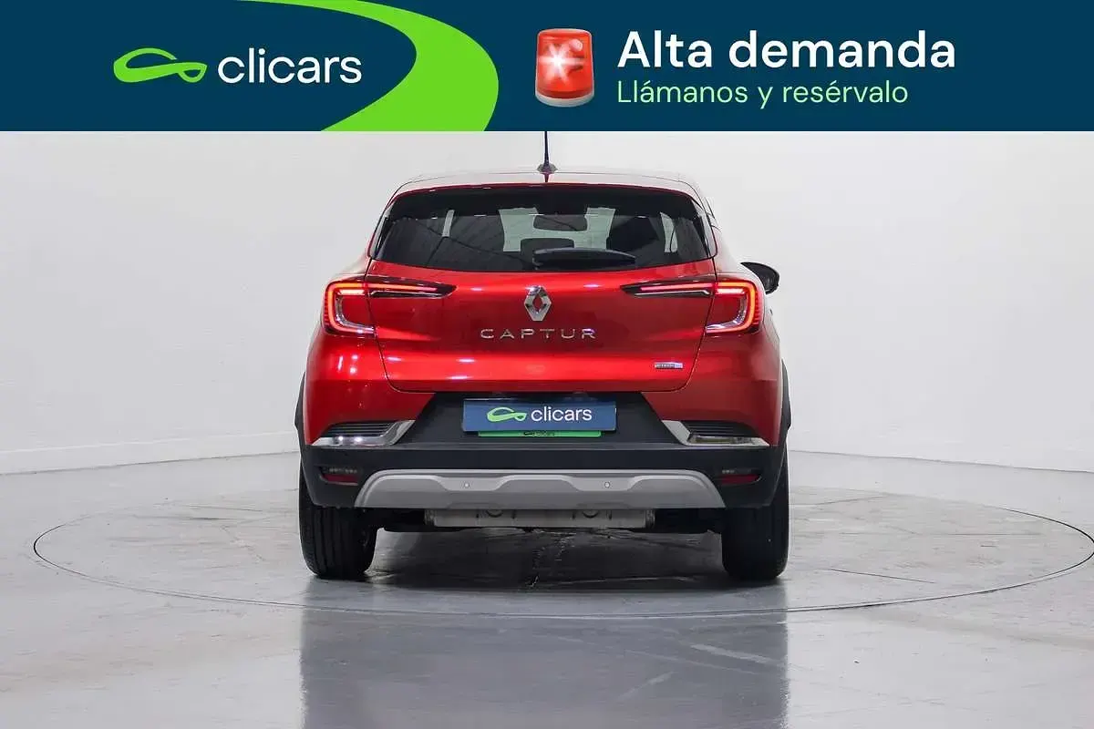 Używany Renault Captur Zen 160 KM (117 kW) 2022 Czerwony SUV