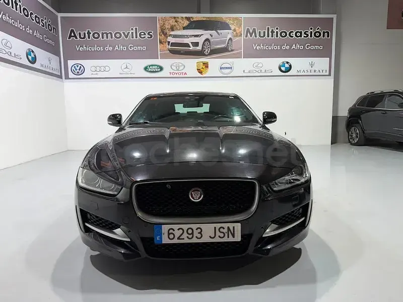 Usado Jaguar XE R-Sport 180 CV (132 kW) 2016 Negro Berlina