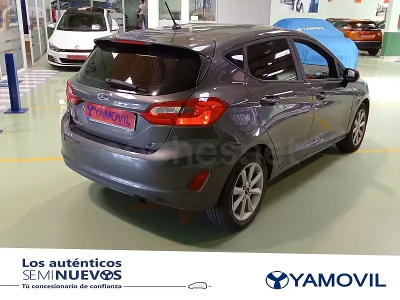 Usado Ford Fiesta Trend 85 CV (62 kW) 2018 Gris / plata Utilitario