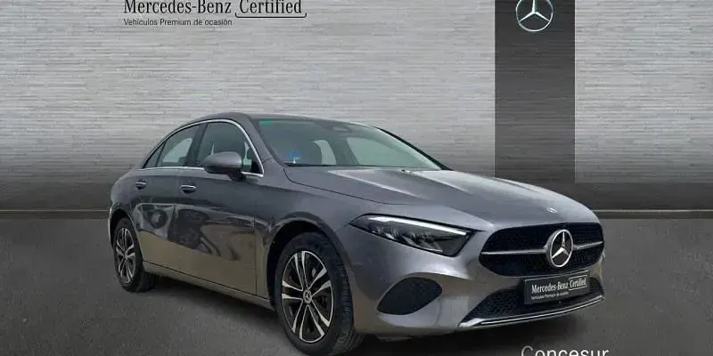 Usado Mercedes A250 218 CV (160 kW) 2024 Gris Berlina