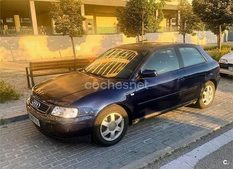 Azul Usado 1999 Audi A3 Ambiente Berlina | 900 € (Super precio) - Imagen 1/2