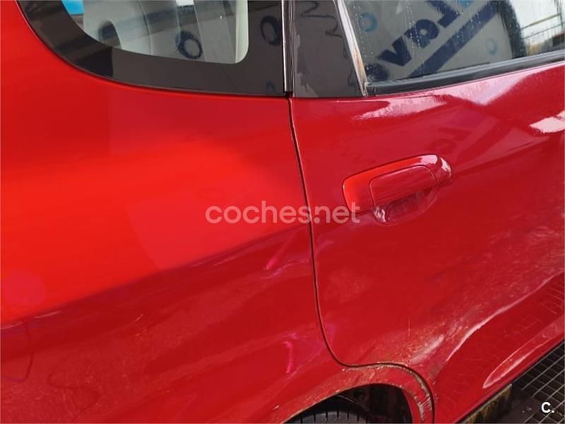 Usado Honda Jazz 78 CV (57 kW) 2006 Rojo Utilitario
