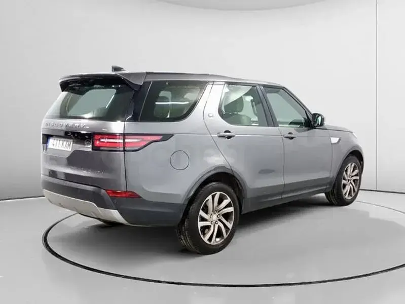 Usado Land Rover Discovery HSE 240 CV (176 kW) 2019 Gris / plata SUV