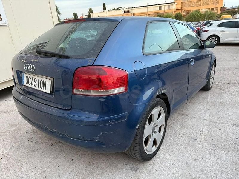 Käytetty Audi A3 Ambiente 140 HP (102 kW) 2004 Sininen Viistoperä