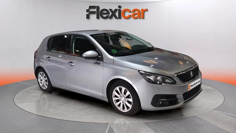 Usado Peugeot 308 Style 131 CV (96 kW) 2020 Gris Utilitario