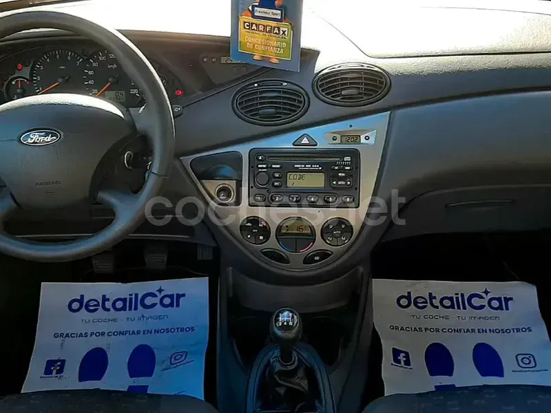 Usado Ford Focus Ambiente 100 CV (73 kW) 2005 Gris / plata Berlina