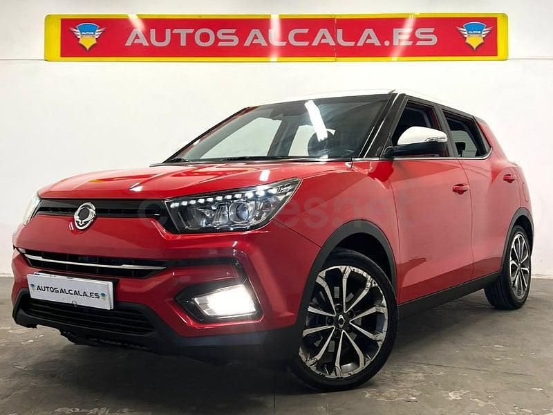 Usado Ssangyong (KGM) Tivoli Limited 128 CV (94 kW) 2017 Rojo SUV