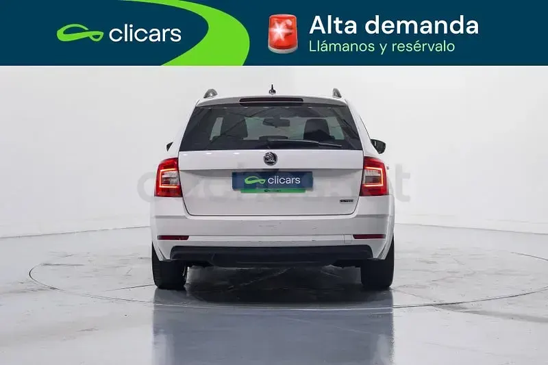 Usado Skoda Octavia Ambition 130 CV (95 kW) 2019 Blanco Familiar