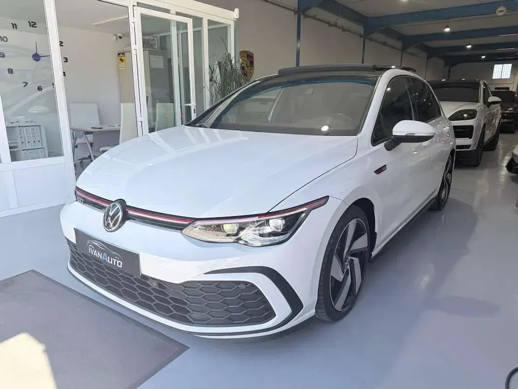 Usado VW Golf VIII GTI 245 CV (180 kW) 2021 Blanco Utilitario
