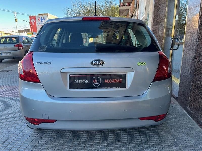 Usado Kia Ceed Plus 90 CV (66 kW) 2012 Gris / plata Utilitario