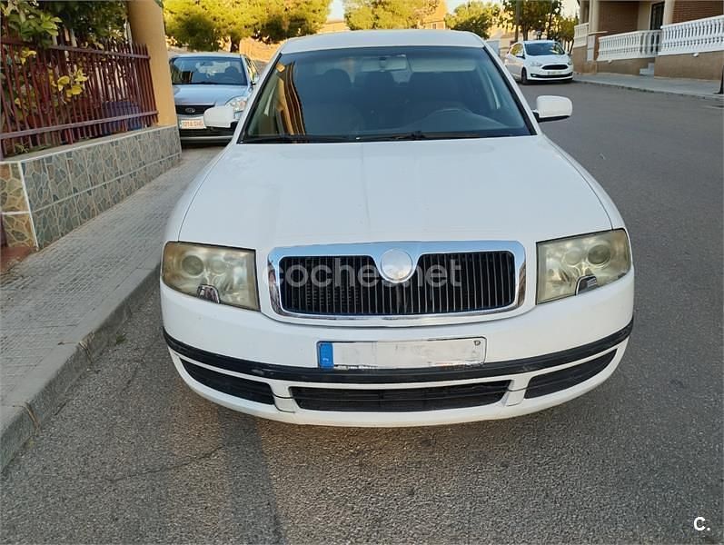 Usado Skoda Superb Classic 140 CV (102 kW) 2005 Blanco Berlina
