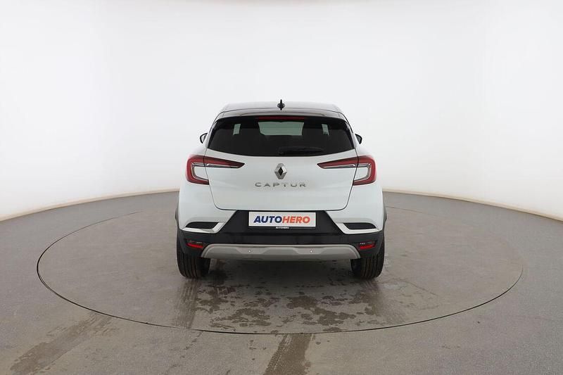 Usado Renault Captur Zen 140 CV (102 kW) 2022 Blanco SUV