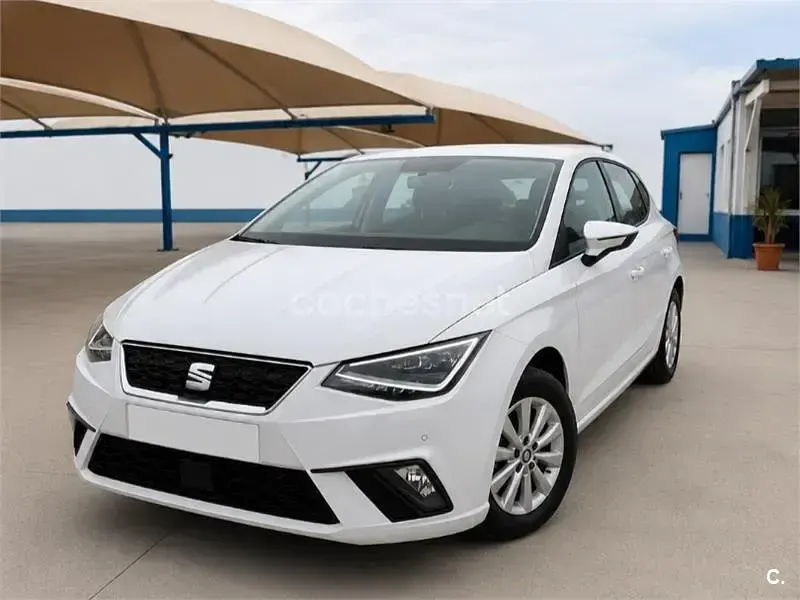Usado Seat Ibiza Style Plus 90 CV (66 kW) 2019 Blanco Utilitario