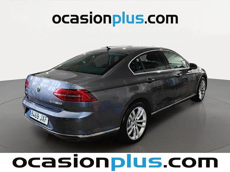 Usado VW Passat Sportline 150 CV (110 kW) 2017 Gris Berlina