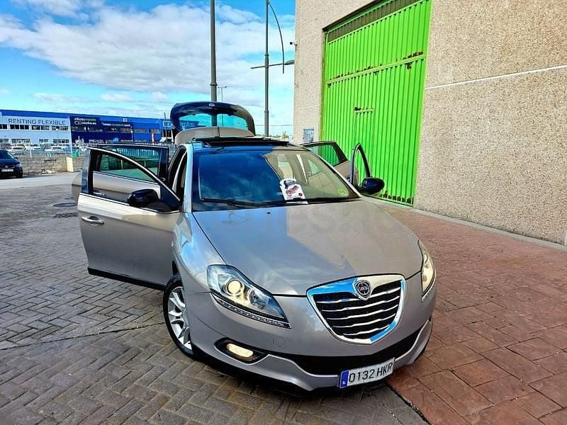 Usado Lancia Delta Gold 105 CV (77 kW) 2012 Beige Utilitario