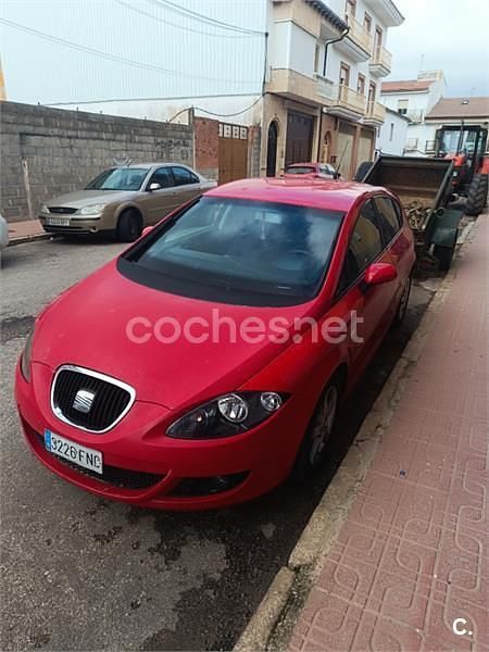 Usado Seat Leon Reference 105 CV (77 kW) 2007 Rojo Utilitario