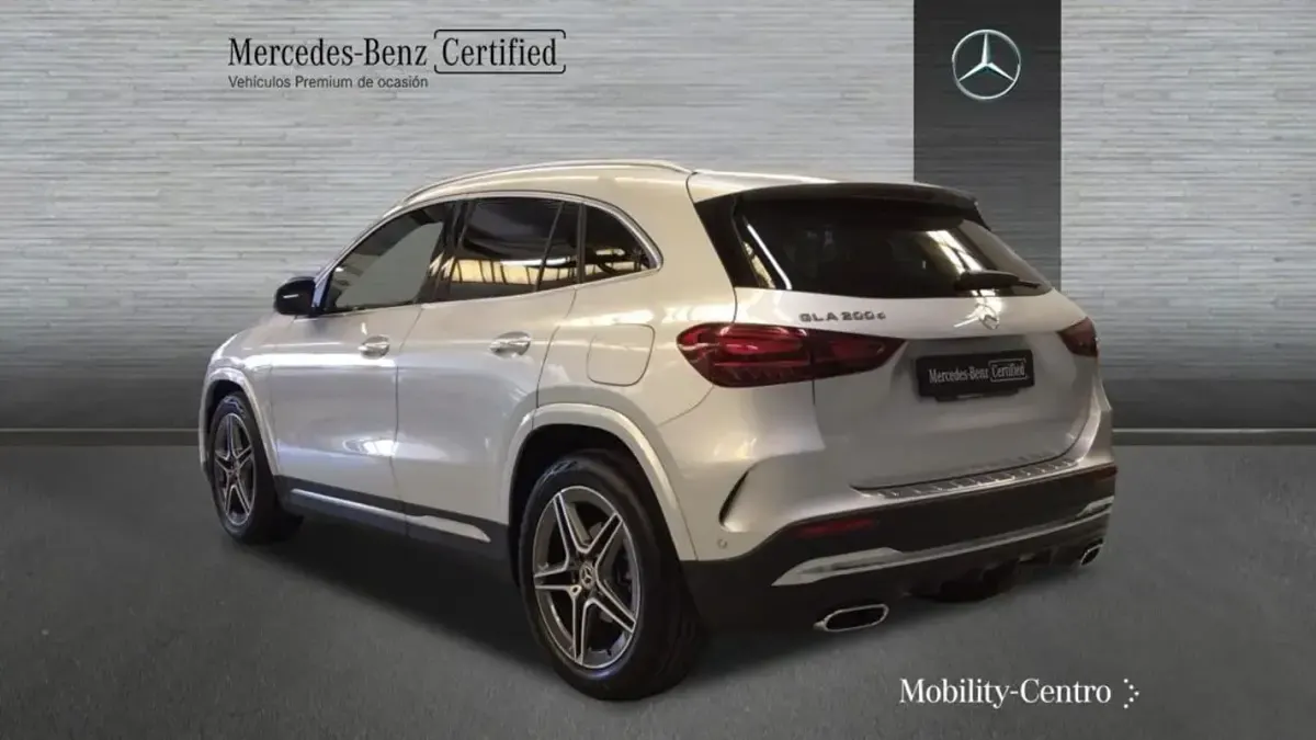 Usado Mercedes GLA200 AMG line 150 CV (110 kW) 2023 Iridiumsilber  metalliclack SUV