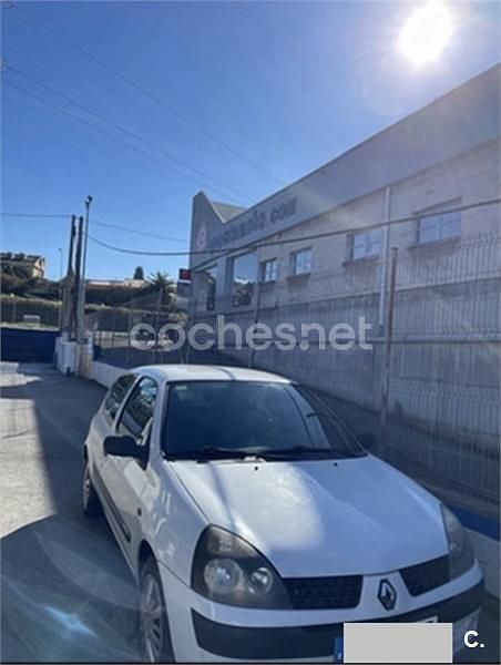 Usado Renault Clio II Authentique 65 CV (47 kW) 2002 Blanco Berlina