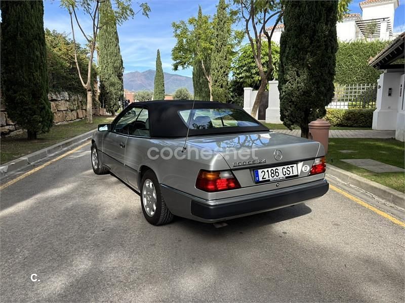 Usado Mercedes E300 220 CV (161 kW) 1992 Gris / plata Descapotable