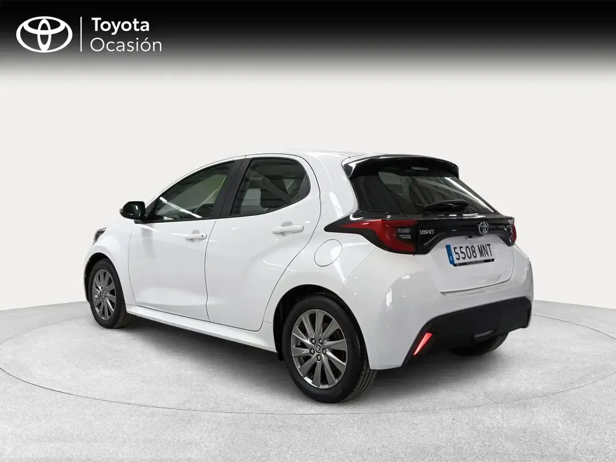 Usado Toyota Yaris Hybrid Active 116 CV (85 kW) 2024 Blanco Berlina