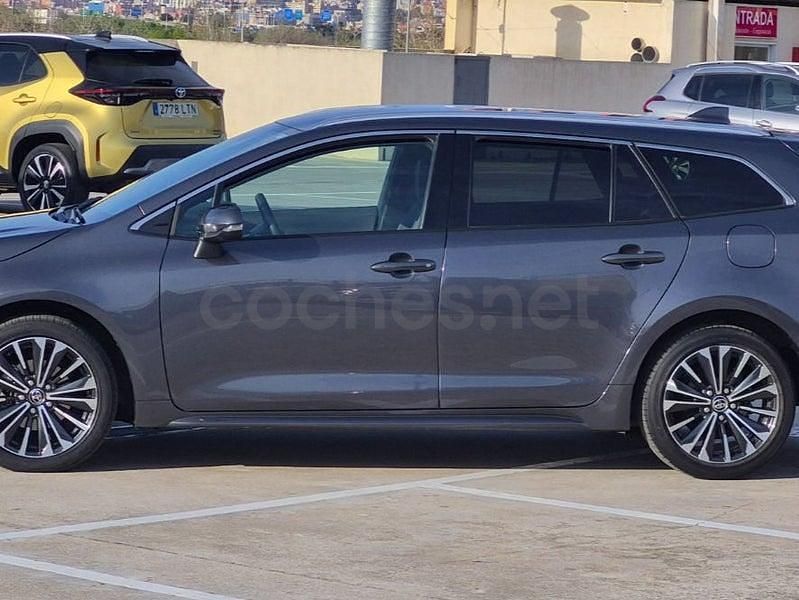 Usado Toyota Corolla Sport 140 CV (102 kW) 2024 Gris / plata Familiar
