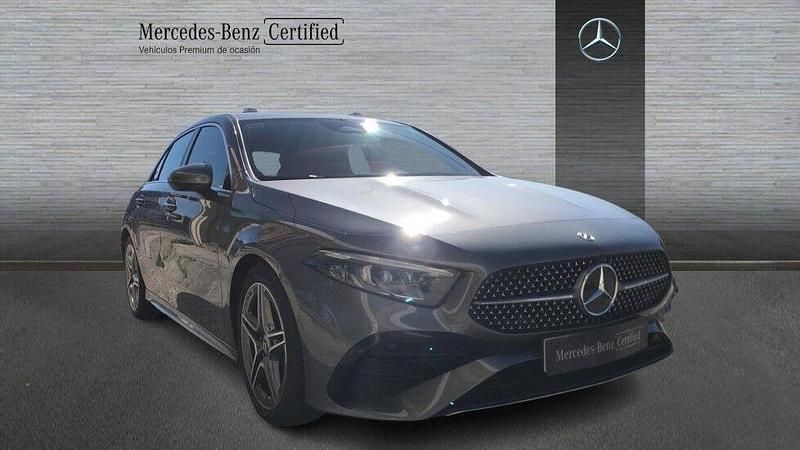 Usado Mercedes A180 136 CV (100 kW) 2025 Gris
